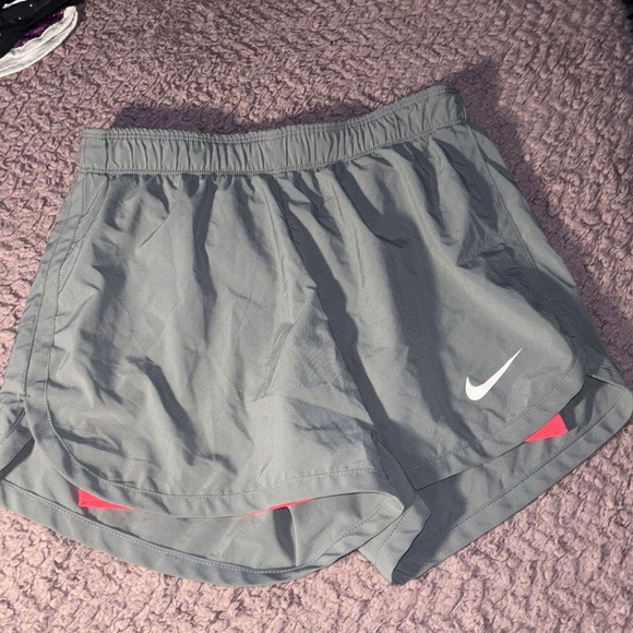 4 pairs of women’s Nike running shorts. Extra small/small. - Picture 10 of 13